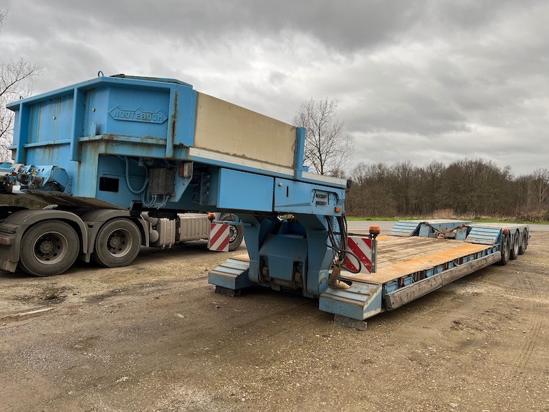 Low loader-semi-trailers